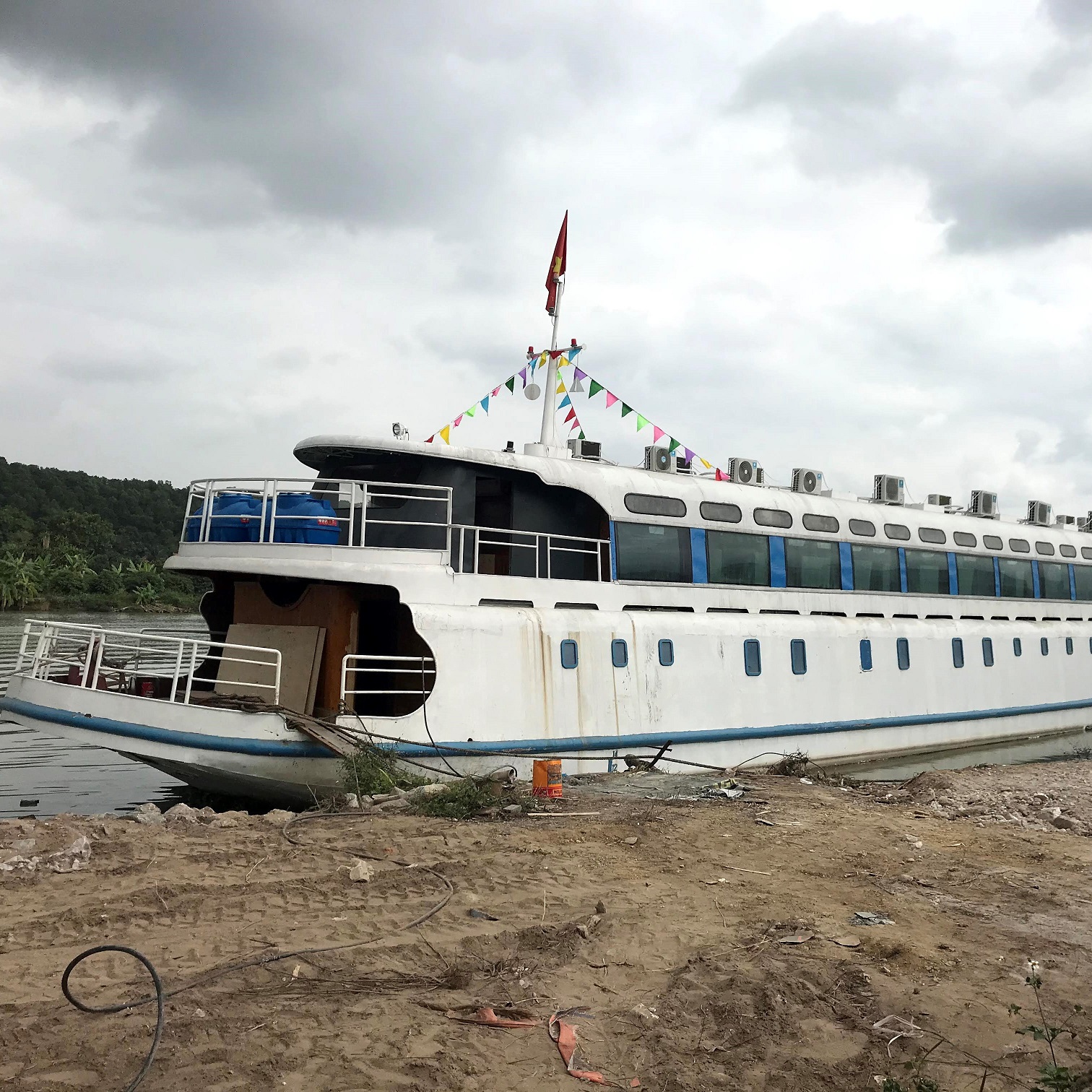 Âm thanh trên tàu: karaoke, bay trên sông