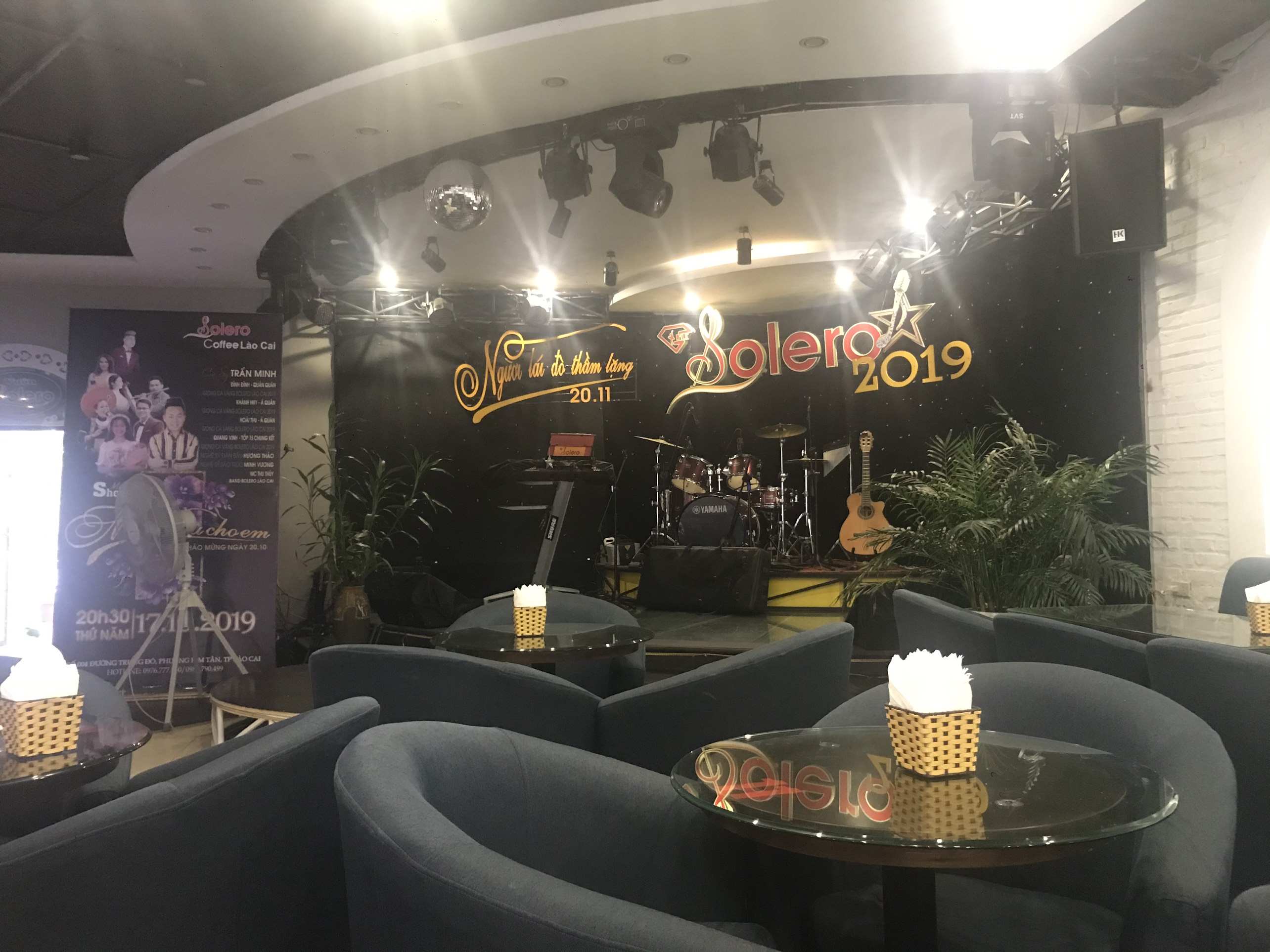 Phòng trà sang trọng với hệ thống loa HK